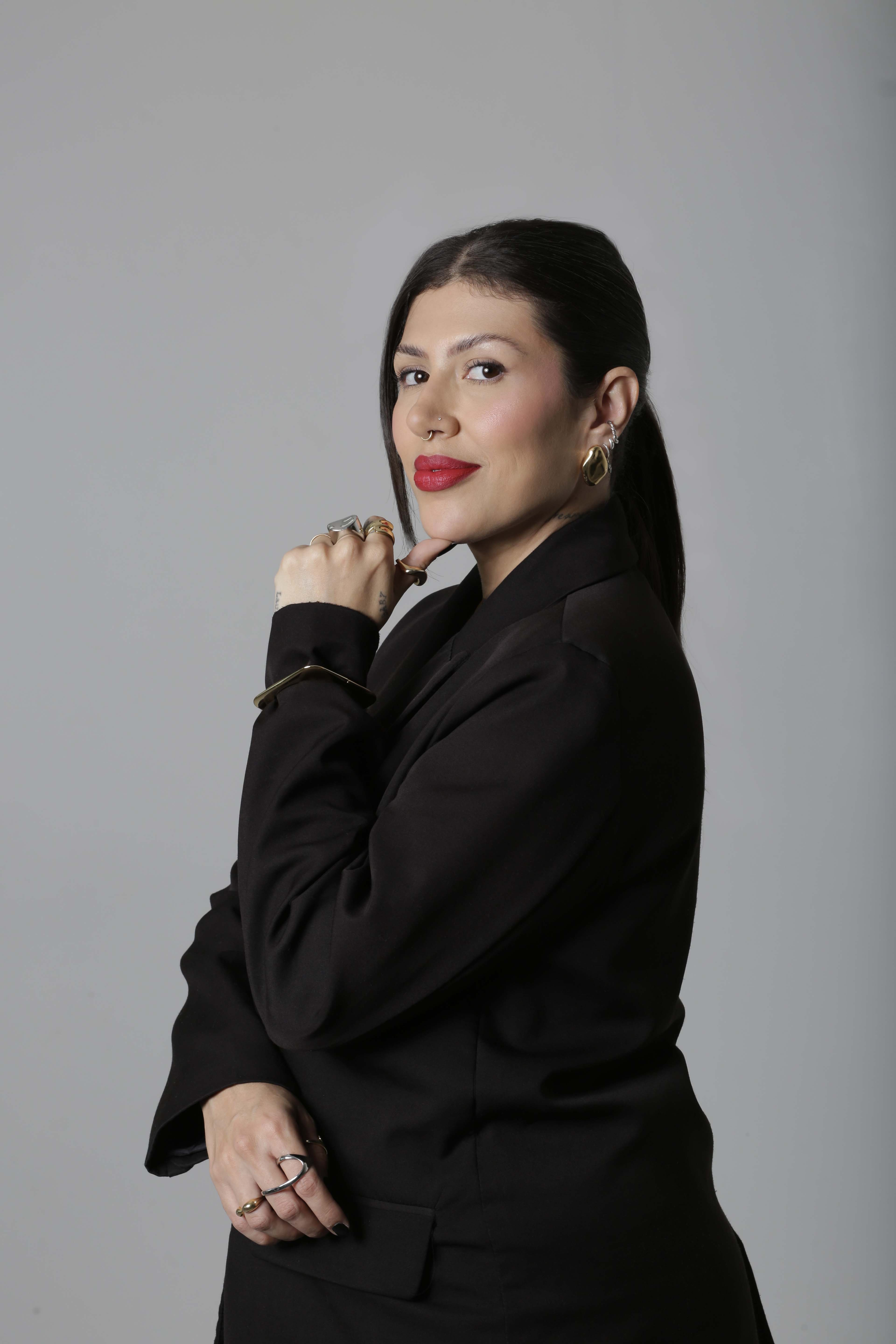 Thay, fundadora do Beleza Lucrativa, em sessão editorial